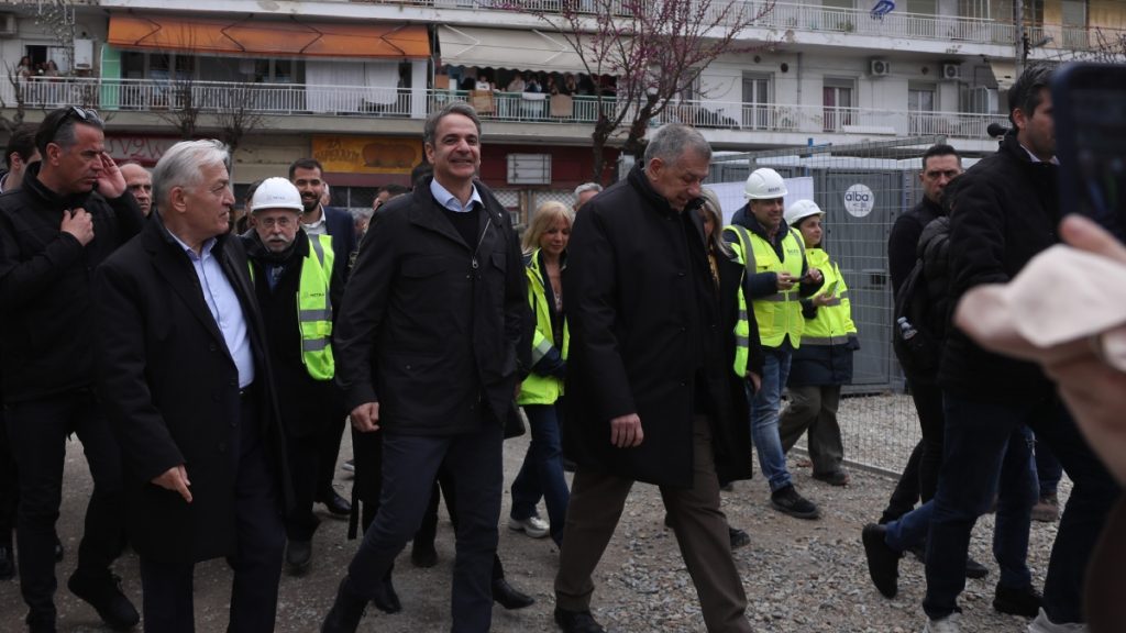 Μητσοτάκης: Επισκέφθηκε εργοτάξια δύο υπό ανέγερση σχολείων στη Θεσσαλονίκη – “Επενδύουμε στη σχολική στέγη”