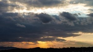 Καιρός σήμερα: Συννεφιά, βροχές και καταιγίδες – Μικρή άνοδος της θερμοκρασίας