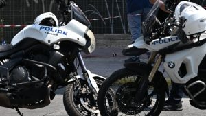 Κρατούμενος χτύπησε αστυνομικό σε πλοίο επειδή του πήρε το τσιγάρο