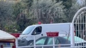 Πεύκη: “Είδα τα παιδιά να παίζουν με την οβίδα, ήταν τυχερά που δεν έσκασε” (βίντεο)