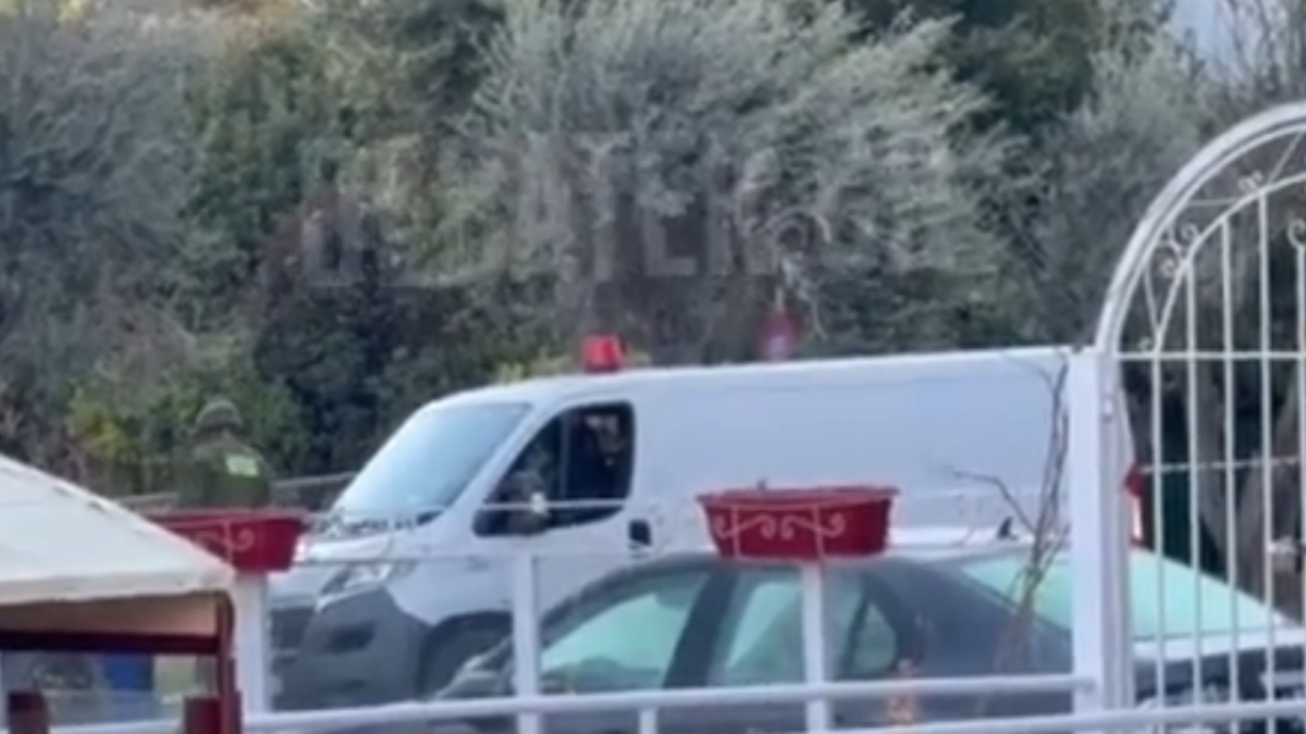 Πεύκη: “Είδα τα παιδιά να παίζουν με την οβίδα, ήταν τυχερά που δεν έσκασε” (βίντεο)