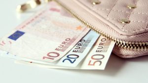 Στα 920 ευρώ από την 1η Απριλίου ο κατώτατος μισθός – Ποια επιδόματα αυξάνονται