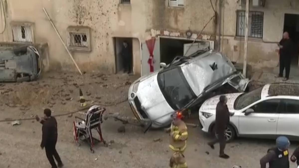 Ισραήλ: Ρουκέτα της Χεζμπολάχ έπεσε σε χώρο στάθμευσης στο Σαφέντ, προκαλώντας ζημιές