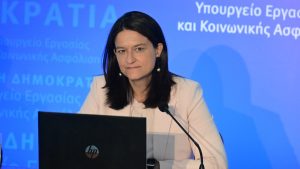 LIVE η συνέντευξη Τύπου του υπ. Εργασίας για τον νέο κατώτατο μισθό