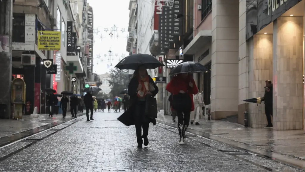 Καιρός σήμερα: Βροχές και καταιγίδες σε πολλές περιοχές – Πού θα είναι πιο έντονα τα φαινόμενα