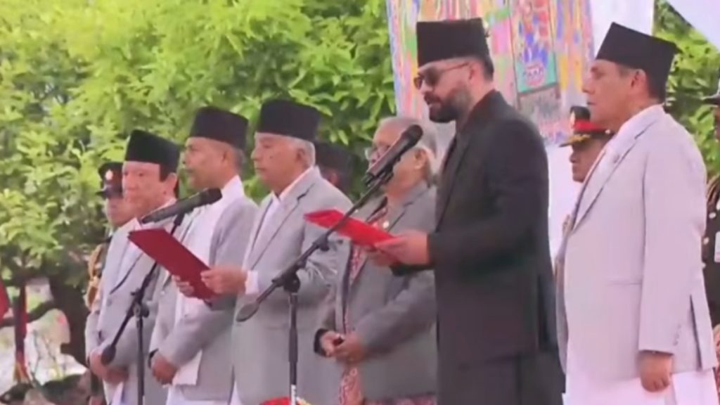 Νεπάλ: Ο πρώην ράπερ Μπαλέντρα Σαχ ορκίστηκε πρωθυπουργός – Στοίχημα η σταθερότητα και οι θέσεις εργασίας