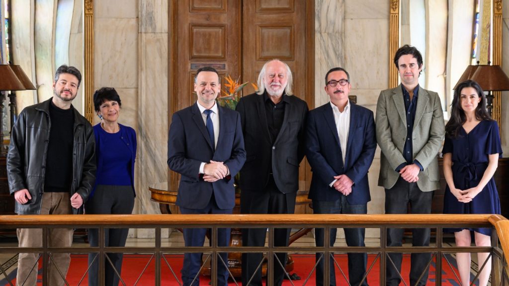 Λάσλο Κρασναχορκάι: Ο Νομπελίστας Λογοτεχνίας 2025 τιμήθηκε με το Μετάλλιο του Δήμου Αθηναίων