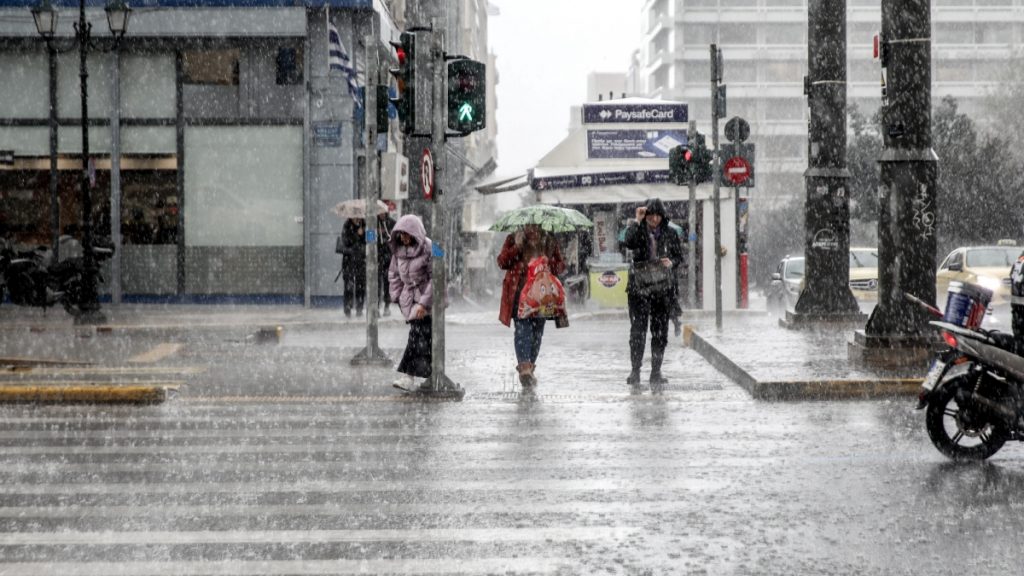 Προειδοποίηση Καλλιάνου για πιθανή “μετεωρολογική βόμβα” Τρίτη και Τετάρτη – Βροχές, ισχυροί άνεμοι και χιόνια
