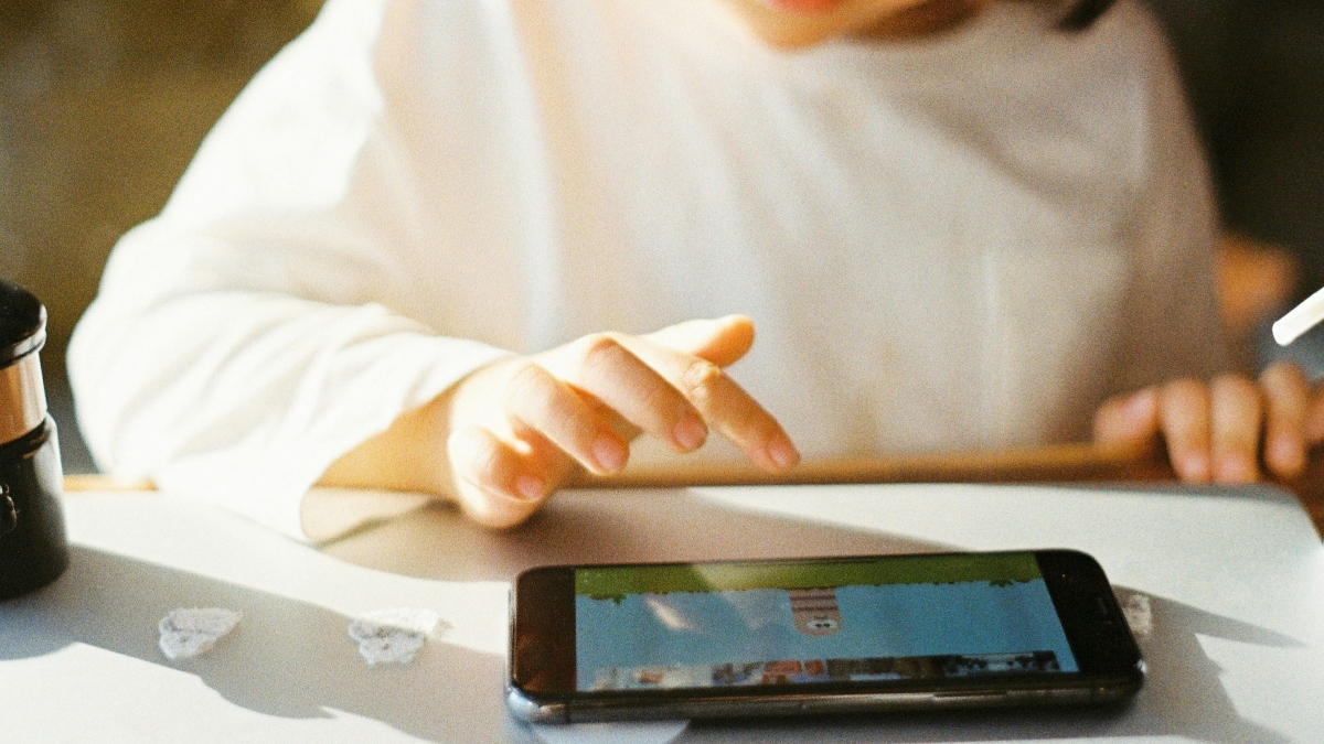 Βρετανία: “Όχι” οθόνες πριν από την ηλικία των 2 ετών – Οι συστάσεις για τα παιδιά έως 5 ετών