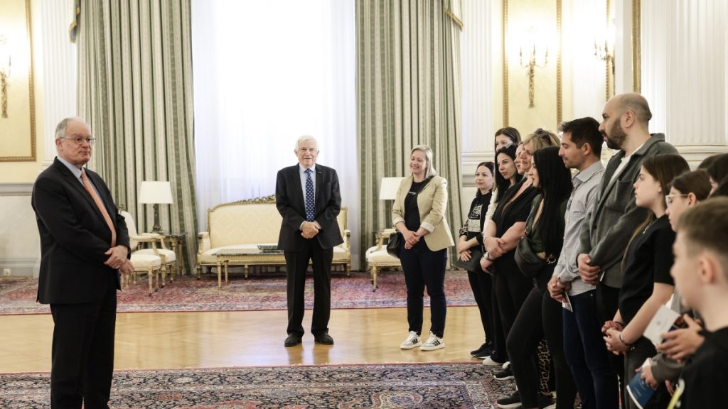 Συνάντηση Τασούλα με μαθητές από το ακριτικό δημοτικό σχολείο των Ριζίων Έβρου