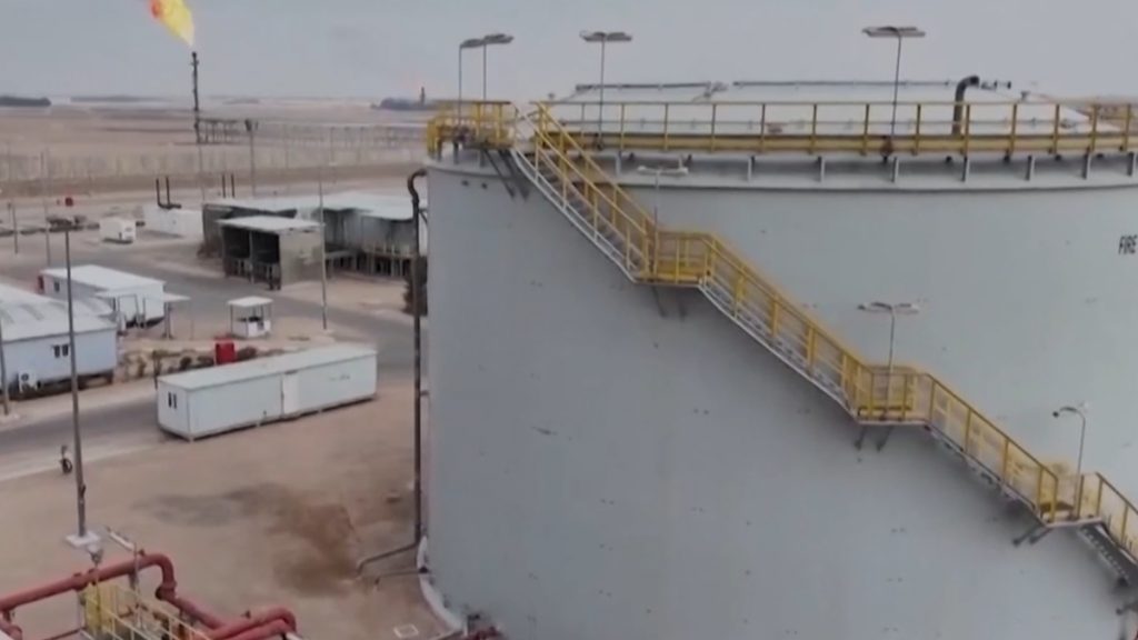 “Ισορροπία τρόμου” για τις τιμές του πετρελαίου – Παραμένει πάνω από τα 100 δολάρια το βαρέλι