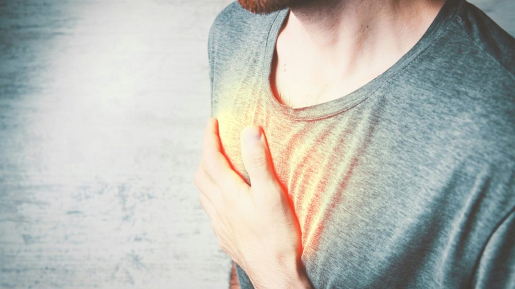 «Φτερουγίσματα στην καρδιά»: Οι πιθανές αιτίες – Πότε πρέπει να ζητήσετε ιατρική βοήθεια