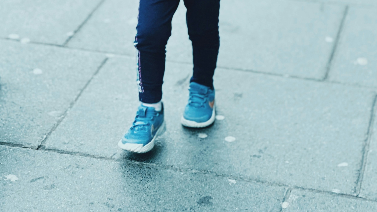 Θεσσαλονίκη: Άφησαν 4χρονο παιδί μόνο του στον δρόμο – Συνελήφθησαν οι γονείς του