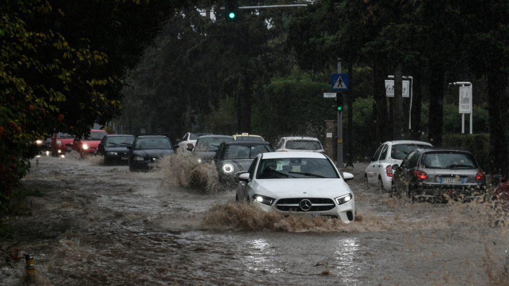 Κακοκαιρία Erminio: Σε “Red Code” 7 περιοχές, ανάμεσά τους και η Αττική – Το έκτακτο δελτίο της ΕΜΥ