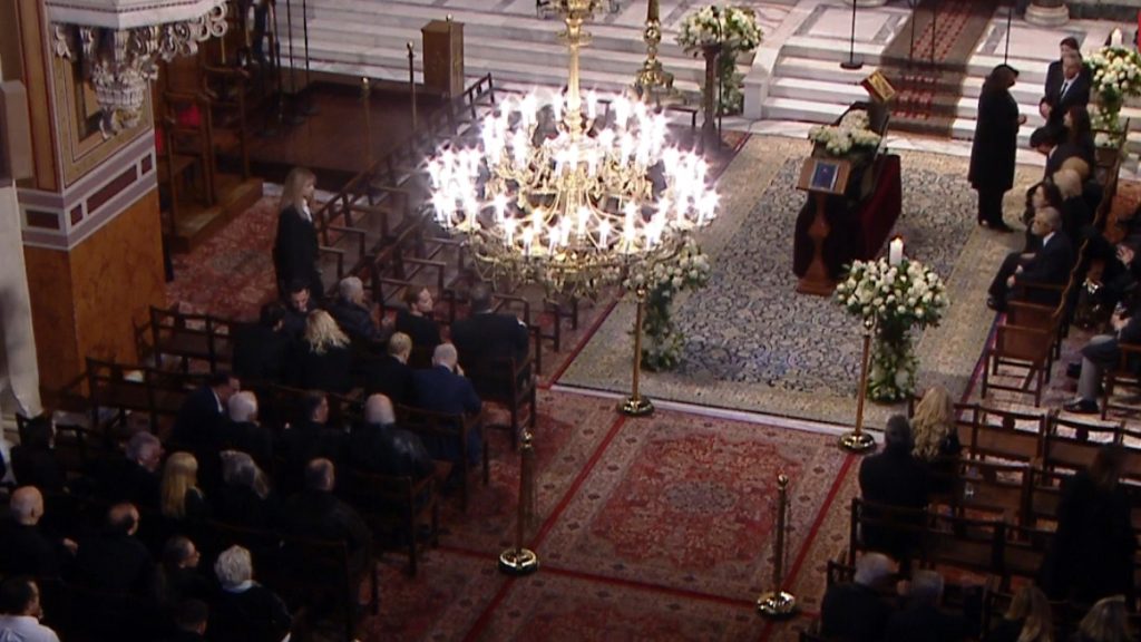 Η Ελλάδα αποχαιρετά τη Μαρινέλλα – Στις 14:00 στη Μητρόπολη η εξόδιος ακολουθία (Εικόνες)