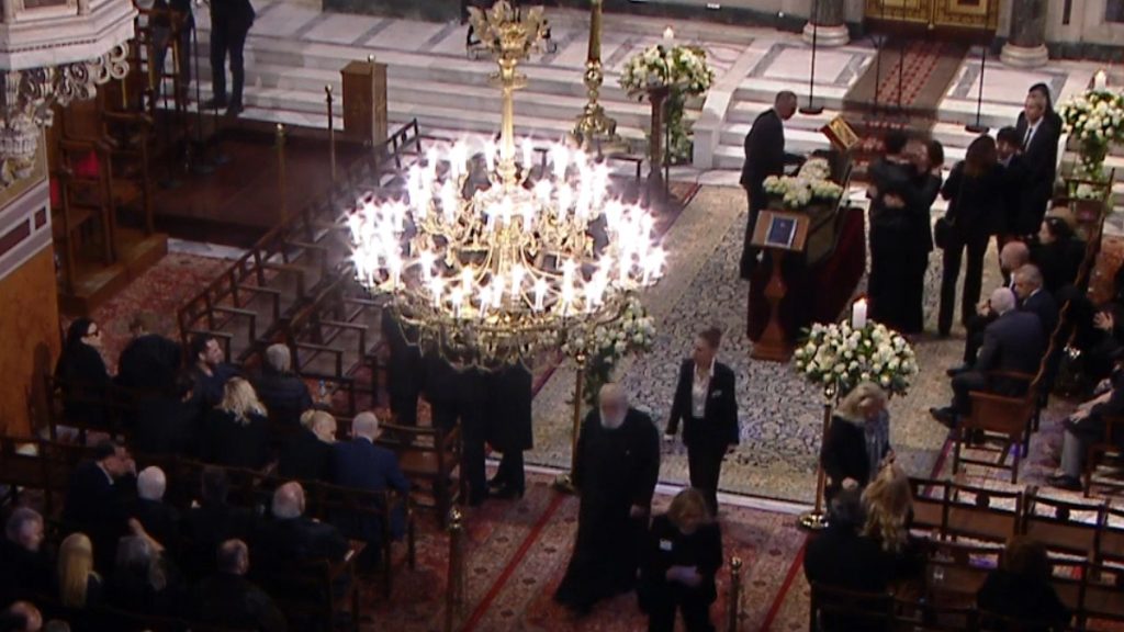 LIVE: Η Ελλάδα αποχαιρετά τη Μαρινέλλα – Στις 14:00 στη Μητρόπολη η εξόδιος ακολουθία (Εικόνες)