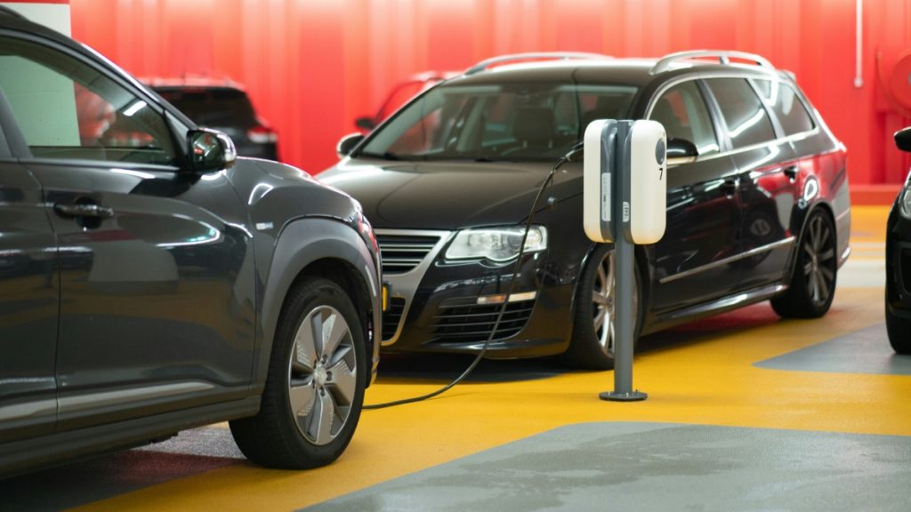 Αυτοκίνητο: Τι συμφέρει περισσότερο; Υβριδικό ή plug-in υβριδικό;