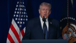 Τραμπ: Η επίθεση στο Ιράν θα συνεχιστεί μέχρι να επιτευχθούν «όλοι οι στόχοι» – Ο Χαμενεΐ είχε στα χέρια του αίμα χιλιάδων Αμερικανών