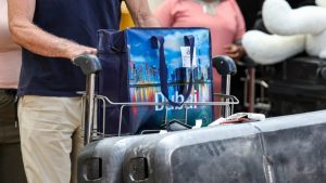 Ντουμπάι: Μετ’ εμποδίων η επιστροφή των εγκλωβισμένων μετά τις ακυρώσεις πτήσεων – Χάος στο αεροδρόμιο (Βίντεο)