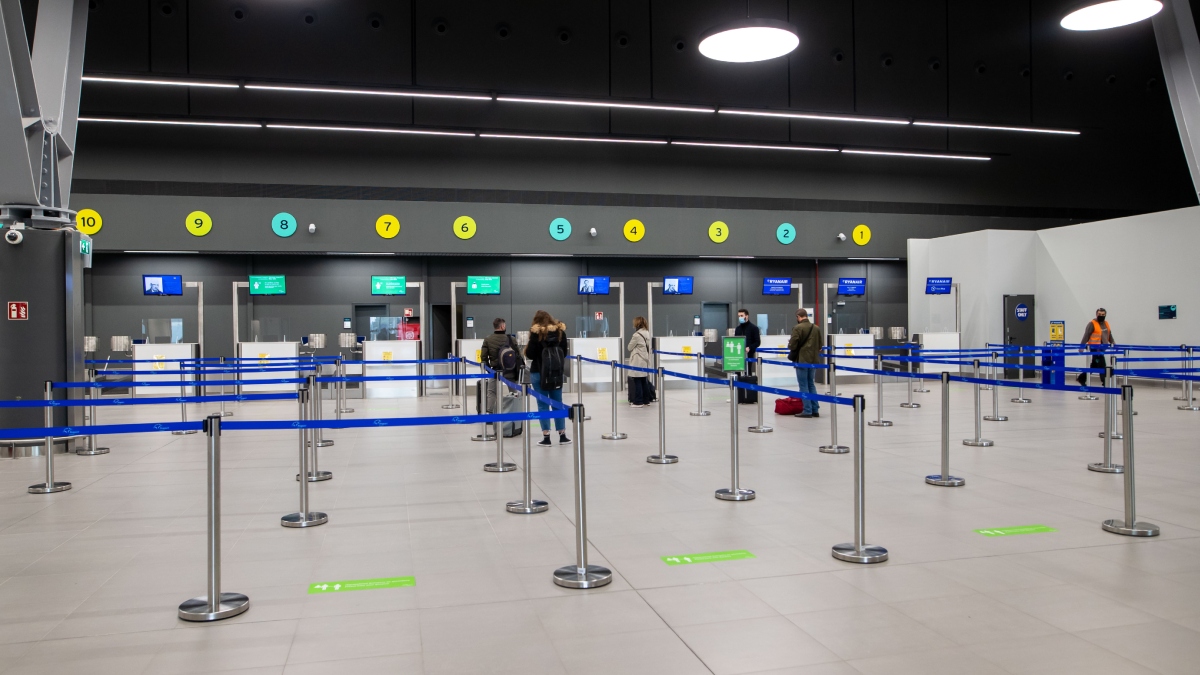 Θεσσαλονίκη: Αυστηρά μέτρα απολύμανσης στο λιμάνι και το αεροδρόμιο για τον αφθώδη πυρετό