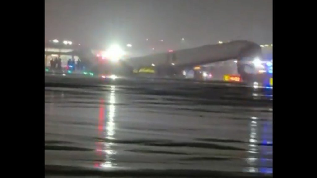 Νέα Υόρκη: “Οι πιλότοι είναι ήρωες” λέει επιβάτης του αεροσκάφους που συγκρούστηκε με πυροσβεστικό στο LaGuardia