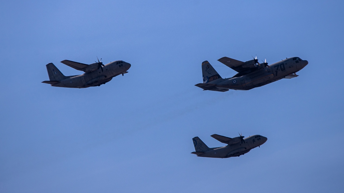 Δοκιμαστικές διελεύσεις μαχητικών αεροσκαφών της Πολεμικής Αεροπορίας πάνω από την Αττική