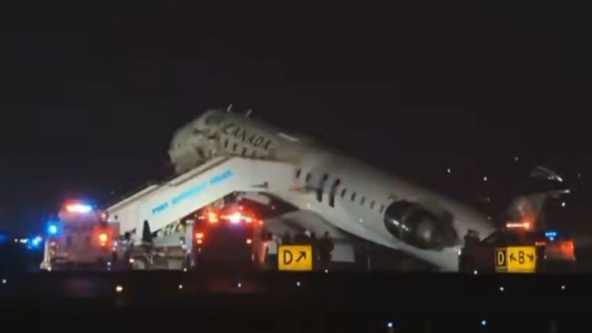 Νέα Υόρκη: Ηχητικό μετά από τη σύγκρουση του αεροσκάφους με το πυροσβεστικό στο LaGuardia – “Τα έκανα θάλασσα”