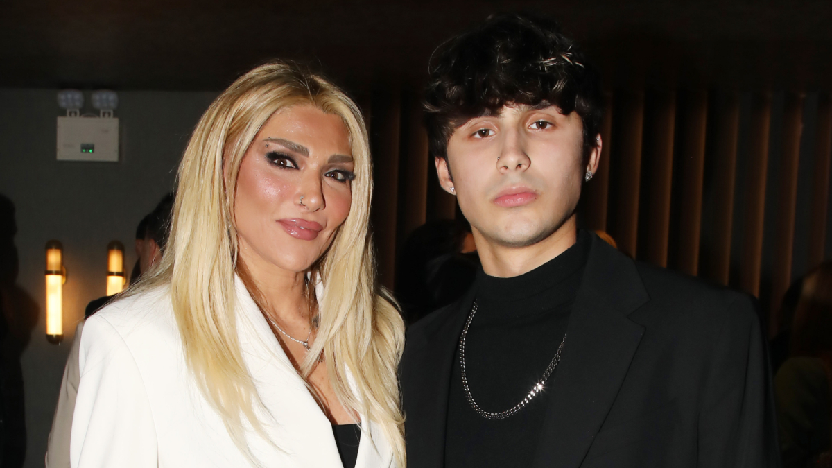 Μπάμπης Λαζαρίδης: Ο γιος της Αγγελικής Ηλιάδη στην πρώτη του συνέντευξη – «Μου τα έχει πει όλα η μητέρα μου»