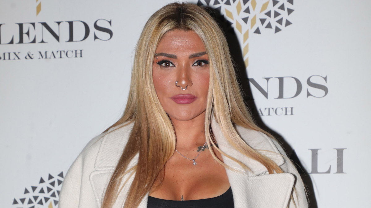 Αγγελική Ηλιάδη για Μπάμπη Λαζαρίδη: «Πια δεν φοβάμαι να μιλήσω – Νιώθω περήφανη για τον εαυτό μου»