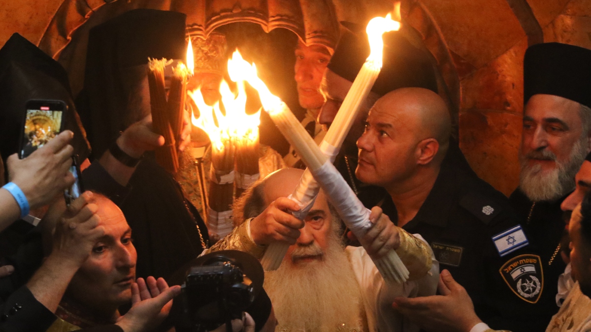 ΥΠΕΞ: “Η ελληνική πολιτεία θα εξαντλήσει κάθε δυνατότητα για την ασφαλή μεταφορά του Άγιου Φωτός στην Ελλάδα”