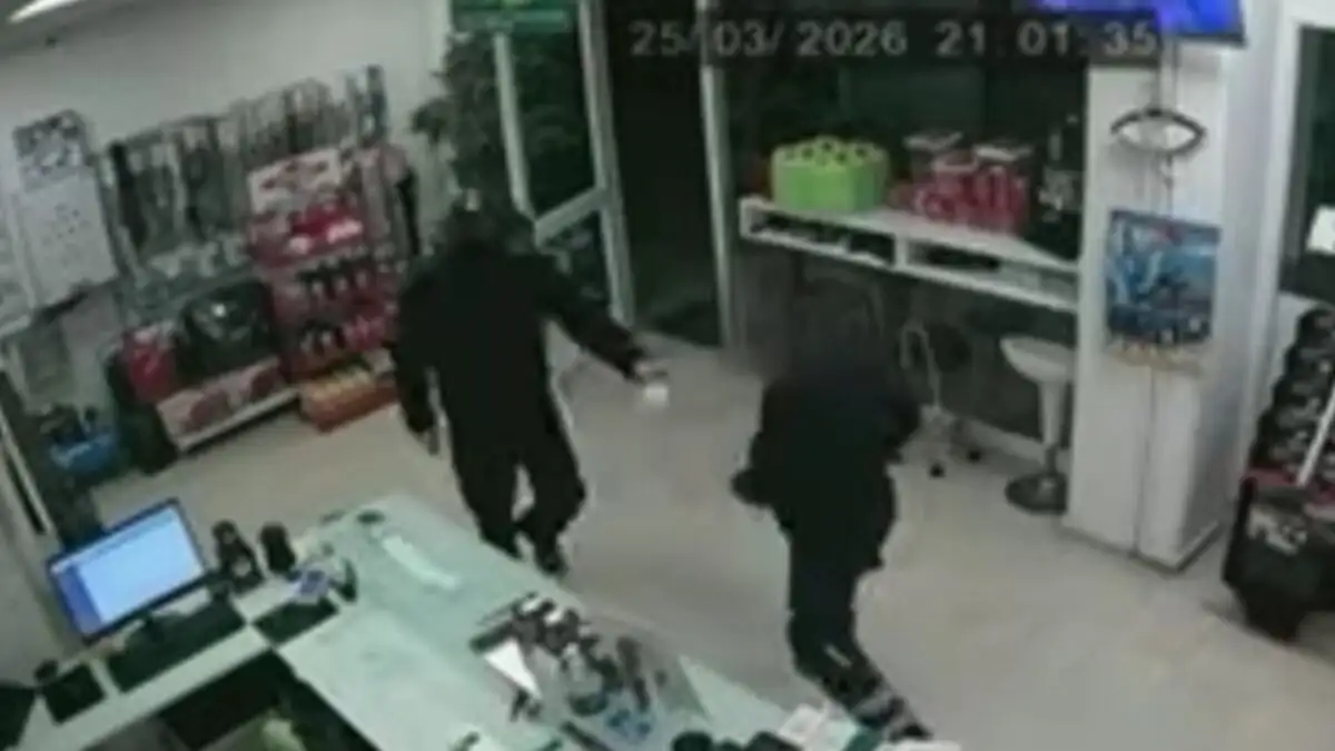 Ληστεία σε βενζινάδικο στο Αγρίνιο: Καρέ-καρέ η δράση – Άφαντος ο δράστης