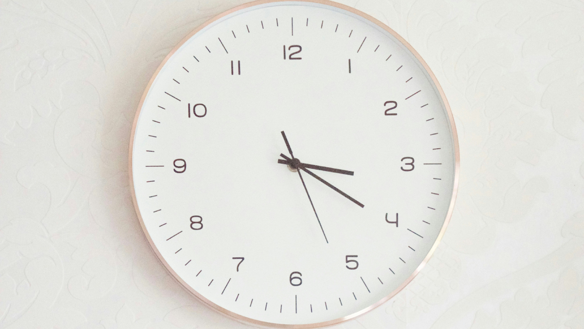 Πότε αλλάζει η ώρα: Γιατί θα πάνε τα ρολόγια μας μία ώρα μπροστά – Ο λόγος πίσω από αυτό το μέτρο