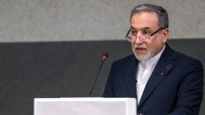 “Πυρά” Αραγτσί κατά Μακρόν: “Δεν έχει ψελλίσει ούτε λέξη καταδίκης για τον πόλεμο Ισραήλ-ΗΠΑ στο Ιράν”