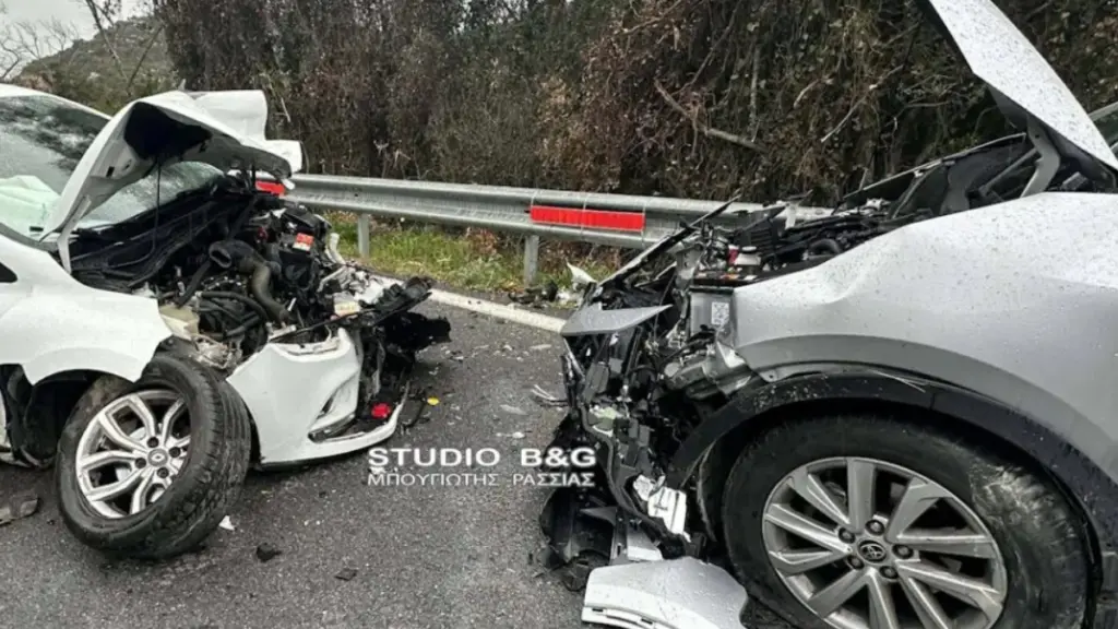 Αργολίδα: Αυτοκίνητα συγκρούστηκαν μετωπικά – Τραυματίστηκαν σοβαρά δύο άτομα (Εικόνες)
