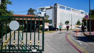 Ασκληπιείο Βούλας: Σοβαρή καταγγελία για ενδοοικογενειακή βία – “Τώρα που είναι μπροστά οι γιατροί, δεν με χτυπάς”