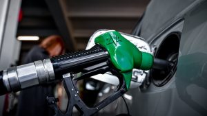 “Ράλι”ανατιμήσεων σε καύσιμα και ρεύμα λόγω των εξελίξεων στη Μέση Ανατολή – Φόβοι για αυξήσεις και στα τρόφιμα