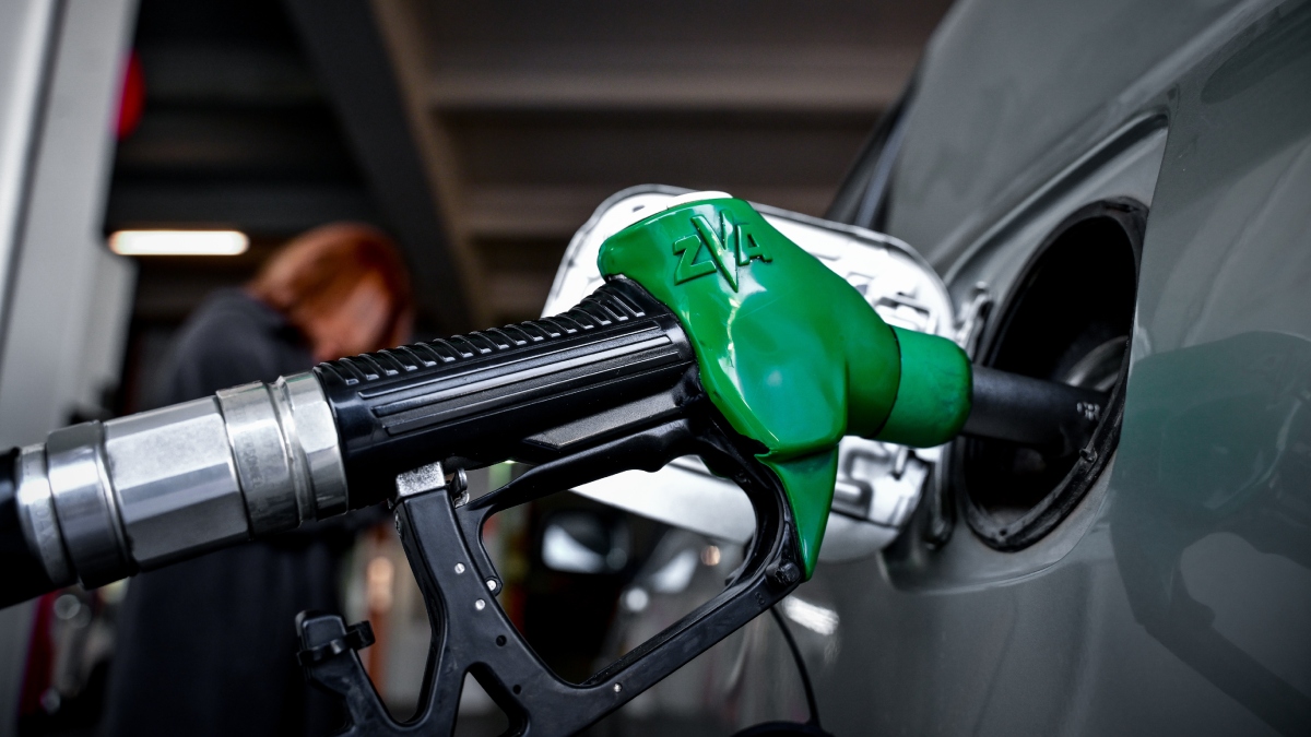 “Ράλι”ανατιμήσεων σε καύσιμα και ρεύμα λόγω των εξελίξεων στη Μέση Ανατολή – Φόβοι για αυξήσεις και στα τρόφιμα