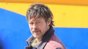 Η στιγμή που ο Brad Pitt φεύγει με πολυτελή θαλαμηγό από την Ύδρα (vid)