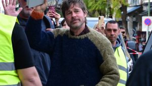 Ο Μπραντ Πιτ στην πλατεία Κοτζιά: Χειροκροτήματα και ενθουσιασμός από τους θαυμαστές (Εικόνες)