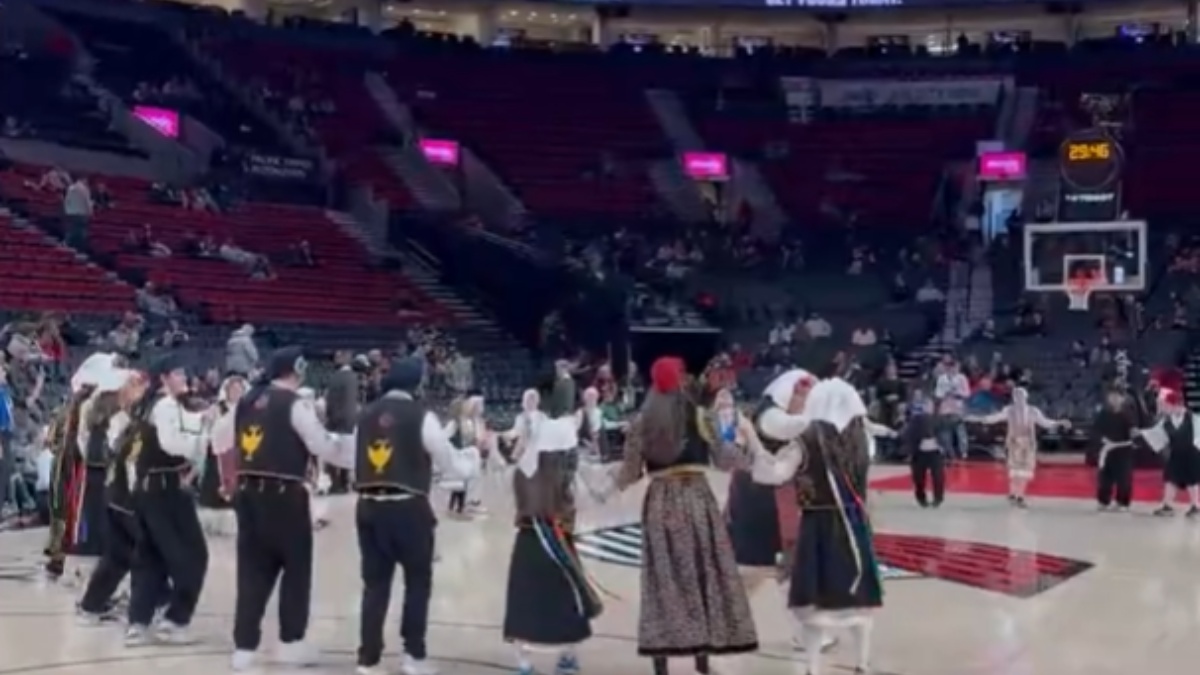 Ελληνική βραδιά στο Μιλγούοκι κατά την διάρκεια του Μπακς – Μπλέιζερς – Τραγούδι της Αναστασίας ακούστηκε στα μεγάφωνα (βίντεο)