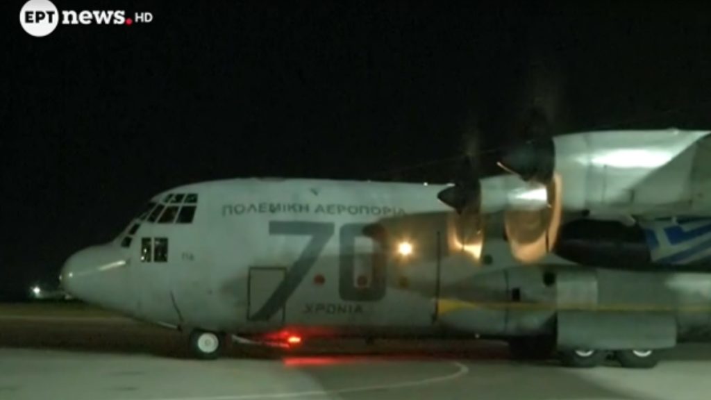 Ελευσίνα: Επέστρεψαν 91 Έλληνες που είχαν εγκλωβιστεί στο Άμπου Ντάμπι