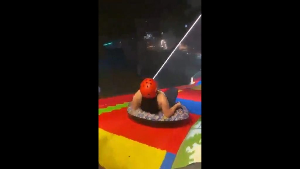 Τραγικός θάνατος για 28χρονη σε πάρκο στην Κολομβία: Έπεσε στο κενό από τσουλήθρα – “Θα με πιάσει κανείς;” (βίντεο)