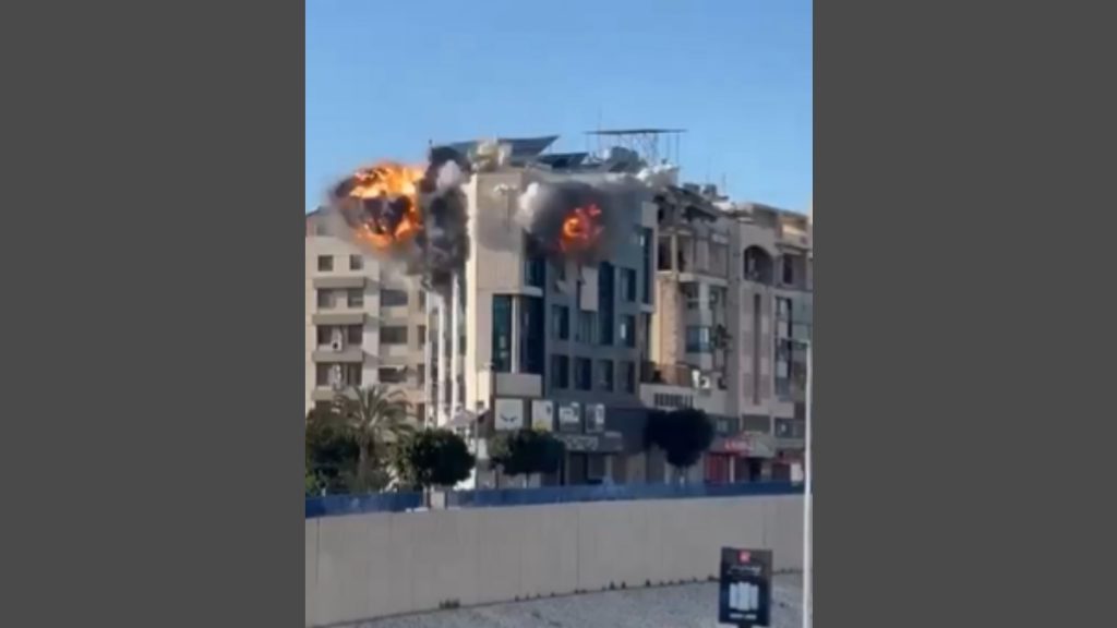 Σφυροκοπά τον Λίβανο το Ισραήλ – Σοκαριστικό βίντεο από χτύπημα σε κτίριο στη Βηρυτό