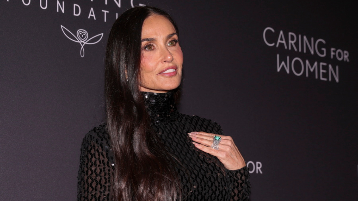 Demi Moore: Αποχωρίστηκε τα μακριά μαλλιά της μετά από πολλά χρόνια – Η ακραία αλλαγή στο look της (pics)