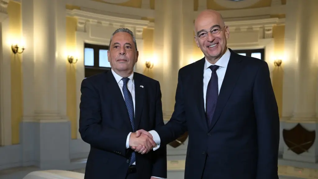 Οι αμυντικές σχέσεις Ελλάδας-Κύπρου και οι εξελίξεις στη Μέση Ανατολή, στο επίκεντρο της συνάντησης Δένδια με τον Κύπριο ομόλογό του
