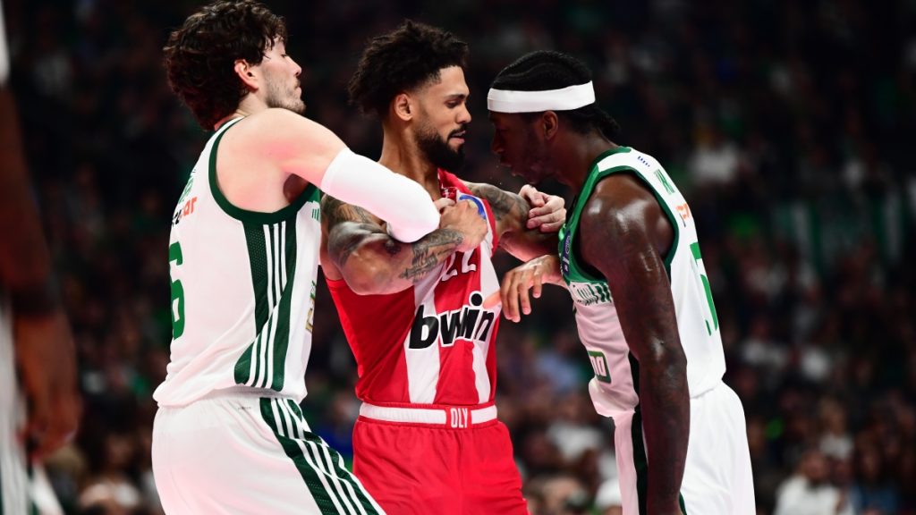 Παναθηναϊκός AKTOR – Ολυμπιακός: Μεγάλη ένταση στο T-Center – Αποβλήθηκαν Ναν και Ντόρσεϊ