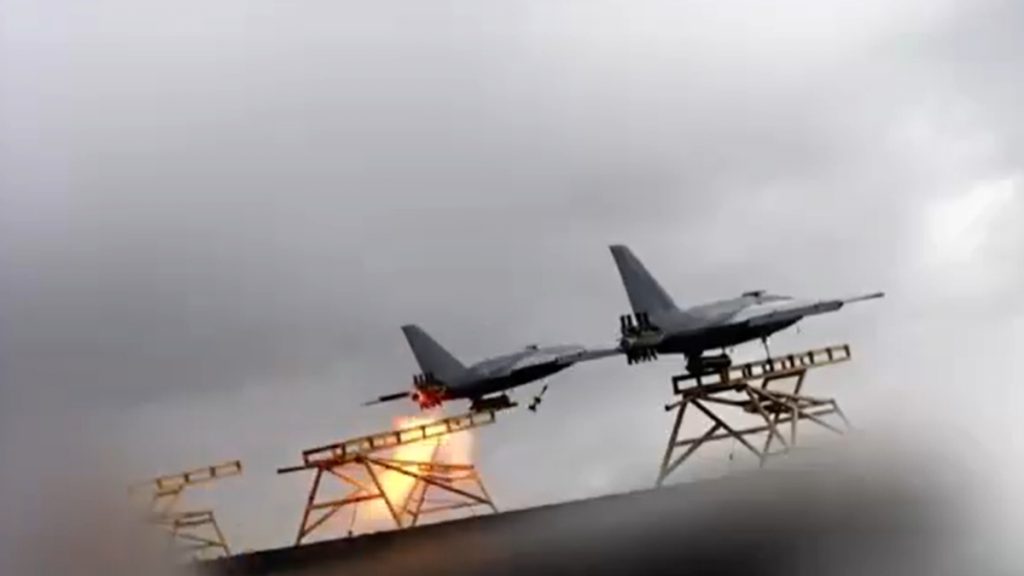 Βίντεο με την εκτόξευση ιρανικών drones που χτύπησαν διυλιστήριο στη Χάιφα