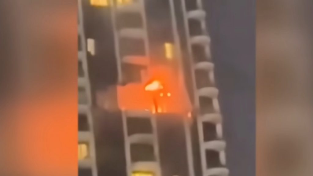 Νέα επίθεση με drone στο Ντουμπάϊ – Μεγάλη τρύπα σε ουρανοξύστη, δείτε το βίντεο