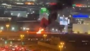 Ντουμπάϊ: Ένας νεκρός από πτώση θραύσματος – Ζημιές σε ουρανοξύστη (βίντεο)