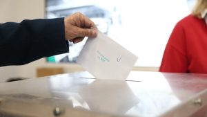 ΠΑΣΟΚ: Σήμερα οι εκλογές για τους συνέδρους – Ψήφισαν Χάρης Δούκας και Άννα Διαμαντοπούλου